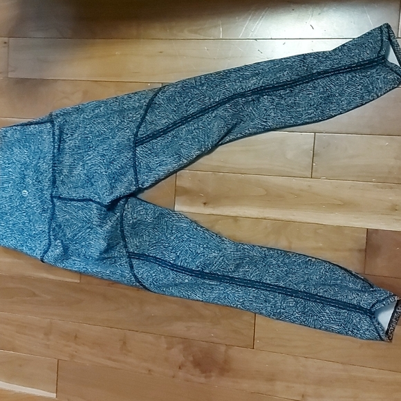 Beautiful lululemon bottoms - Picture 1 of 5